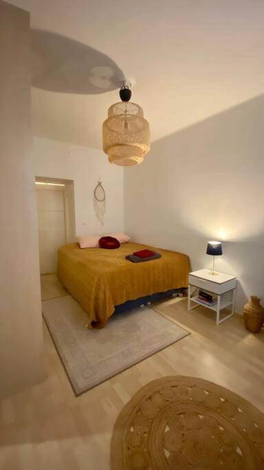 Lovely Apartment In The Centre, Street Level And Inner Yard ヘルシンキ エクステリア 写真